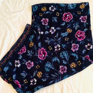 Beautifully patterned scarf!